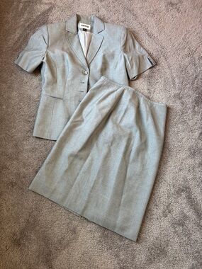 Kasper Gray Skirt Suit Set Short Sleeve Blazer Pencil Skirt SIZE 4